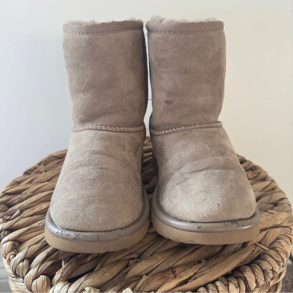 UGG Girls Classic Metallic Boot Size 1